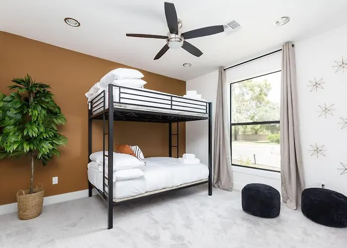 Sport & Splash - Pickle Ball - Sports Court -pool & Holiday home Phoenix