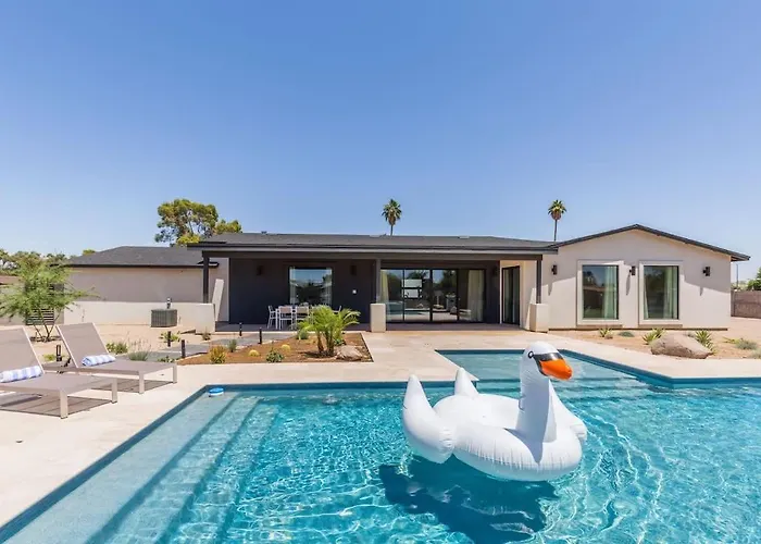 Sport & Splash - Pickle Ball - Sports Court -pool & Holiday home