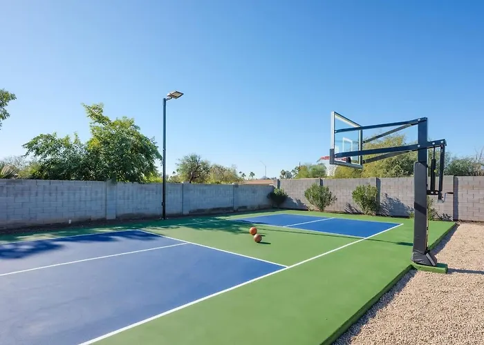 Sport & Splash - Pickle Ball - Sports Court -pool & Holiday home